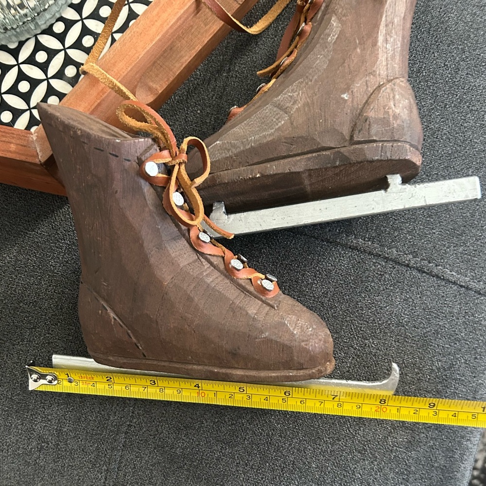 WOOD RUSTIC DISTRESSED Christmas ICE SKATES W/ Raw Hide Ties Holiday Wall Decor - Picture 5 of 9